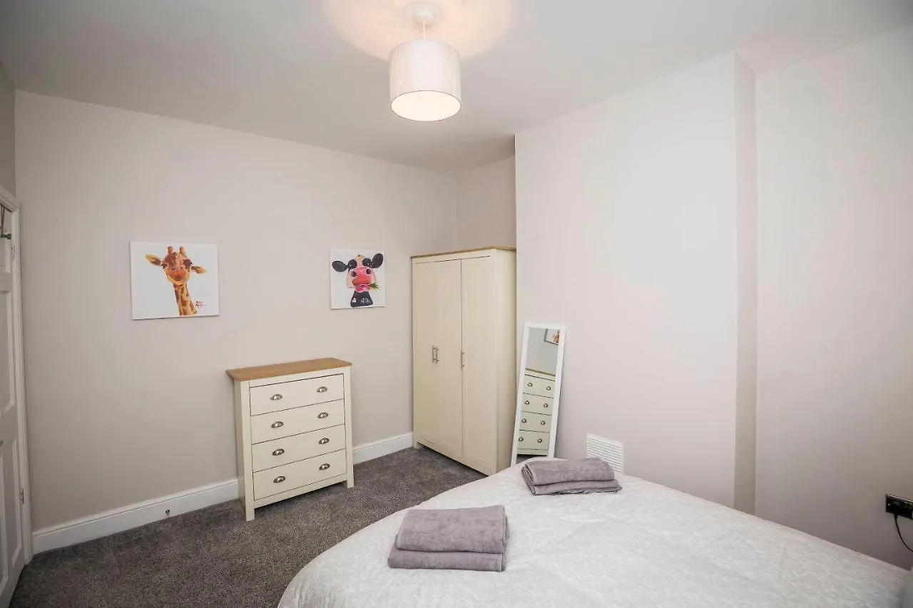 Spacious, Modern 4 Bed House Close To City Centre Chester United Kingdom