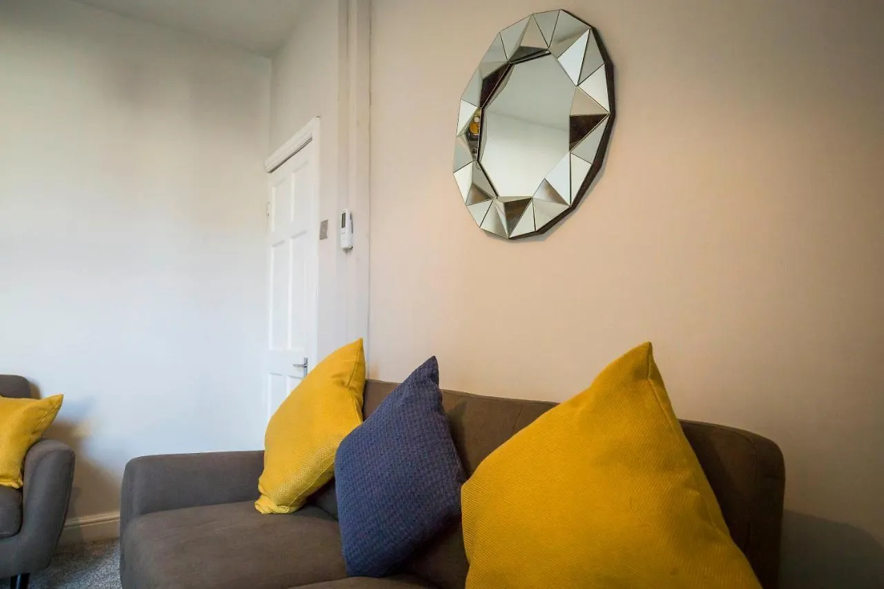 Spacious, Modern 4 Bed House Close To City Centre Chester 0*,  United Kingdom