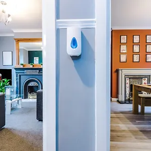 Spacious Modern - Great Location Holiday home