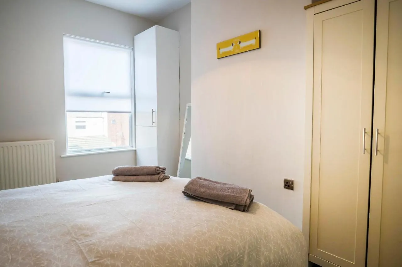 Spacious, Modern 4 Bed House Close To City Centre Chester United Kingdom